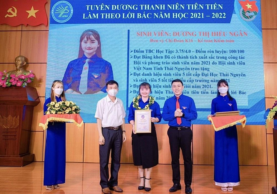 Dương Hiếu Ngân luôn cố gắng, nỗ lực hết mình trong học tập và rèn luyện.