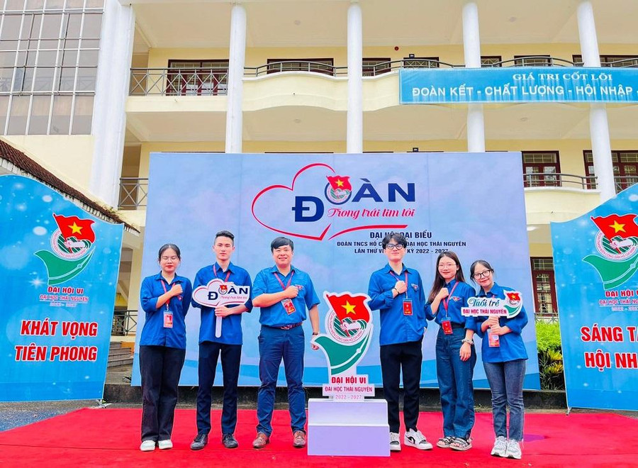 Luôn tích cực tham gia các hoạt động Đoàn và phong trào thanh niên.