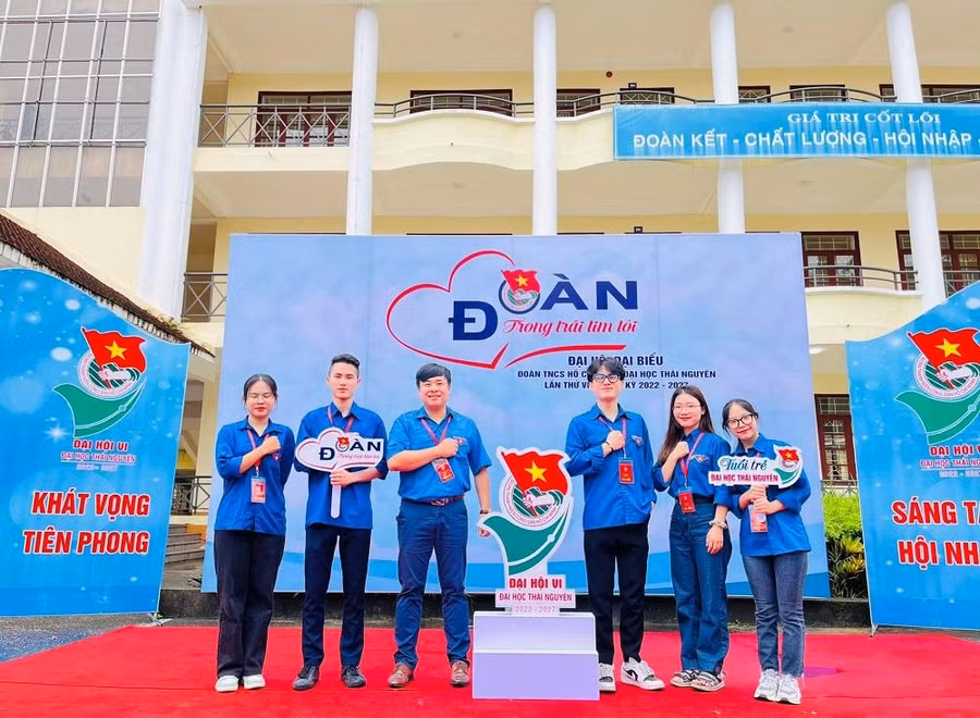 Luôn tích cực tham gia các hoạt động Đoàn và phong trào thanh niên.