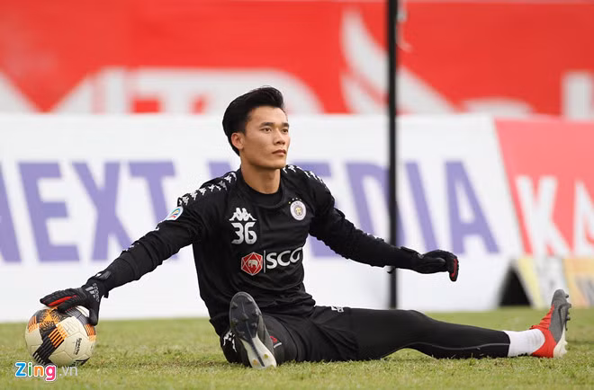 Bùi Tiến Dũng đang dần "mất tích" bởi không được thi đấu.