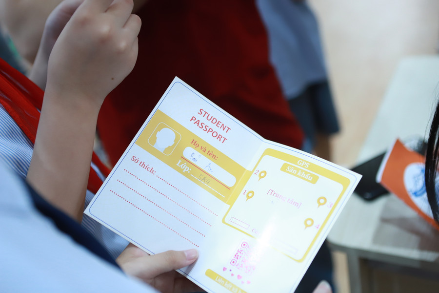 Tại chặng 1, học sinh nhận được thẻ tích hợp thông tin số hóa ban đầu (passport) để thực hiện các hoạt động cá nhân và có nơi truy cập thông tin sau sự kiện.