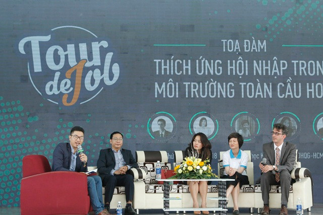 Các CEO của các công ty, Doanh nghiệp chia sẻ kinh nghiệm nhiều lĩnh vực như; cách ứng tuyển, phỏng vấn, hòa nhập công việc cho sinh viên