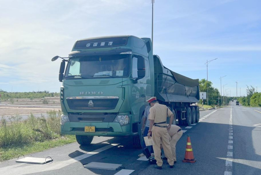 Tập trung phát hiện, xử lý phương tiện quá khổ, quá tải.