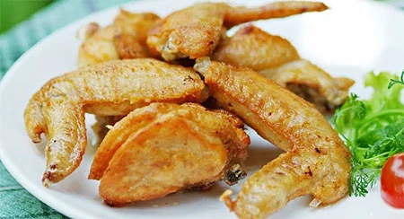 Ăn 3 cánh gà trong 5 phút, người đàn ông chết nghẹn