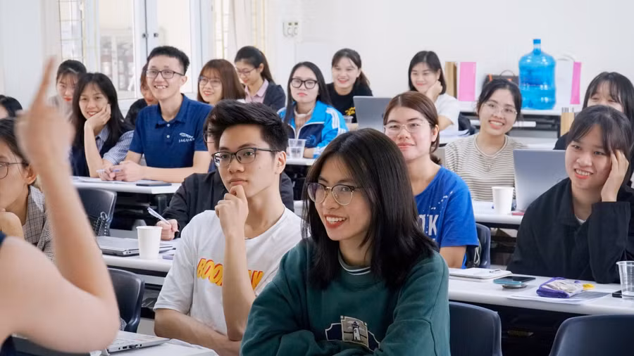 Sinh viên hào hứng với những thông tin thú vị về cách viết CV