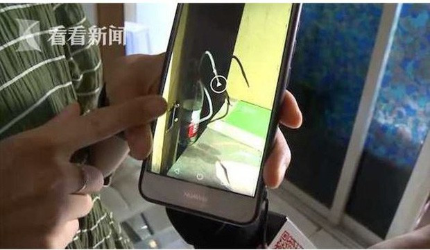 Phát hiện đầu người với mái tóc dài lộ ra trong tủ quần áo, cô gái hoảng hồn báo cảnh sát nhưng chủ nhà lại gây bất ngờ khi có thái độ dửng dưng - Ảnh 3. Phát hiện đầu người với mái tóc dài lộ ra trong tủ quần áo, cô gái hoảng hồn báo cảnh sát nhưng chủ nhà lại gây bất ngờ khi có thái độ dửng dưng - Ảnh 3.