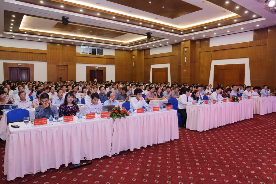 Các đại biểu tập trung thảo luận và đưa ra nhiều ý kiến đóng góp. Ảnh: Xuân Phú