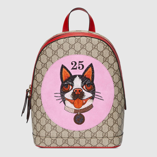 Gucci nhanh tay tung ra các sản phẩm mới để chiều lòng khách hàng châu Á trong dịp Tết Nguyên Đán bằng bộ sưu tập túi xách được tô điểm hình ảnh cún cưng. Gucci nhanh tay tung ra các sản phẩm mới để chiều lòng khách hàng châu Á trong dịp Tết Nguyên Đán bằng bộ sưu tập túi xách được tô điểm hình ảnh cún cưng.