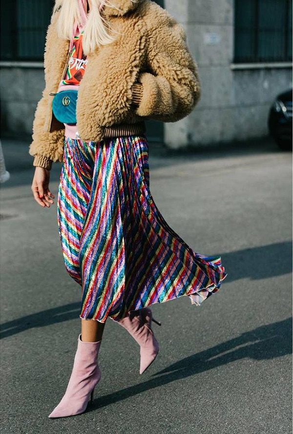 Đầu năm 2017, thương hiệu Gucci đã khiến phái đẹp thế giới "điêu đứng" khi tung ra các mẫu túi đeo hông, belt bag tôn nét cá tính. Đầu năm 2017, thương hiệu Gucci đã khiến phái đẹp thế giới điêu đứng khi tung ra các mẫu túi đeo hông, belt bag tôn nét cá tính.
