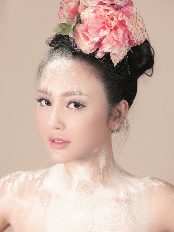 Chân mày tạo dáng cánh cung tự nhiên.