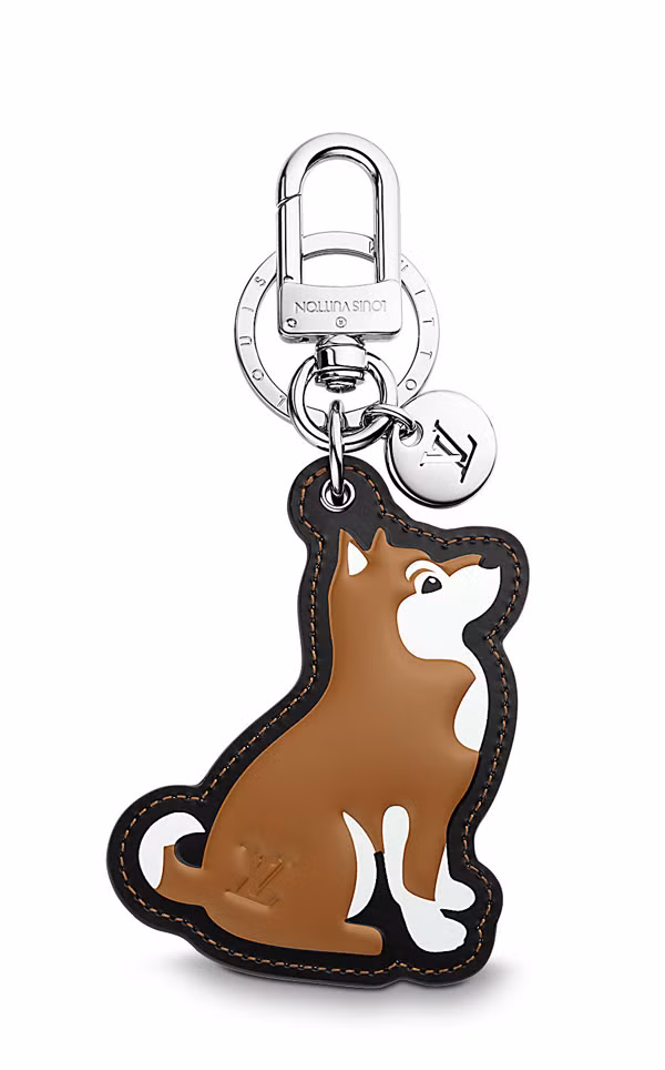 Louis Vuitton lại dành tặng các quý cô mê hàng hiệu các kiểu charm đeo túi xinh xắn mô phỏng hình ảnh nhiều loài chó cảnh.