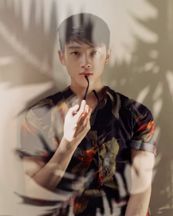 Lục tung tài khoản MXH của "soái ca" Chris Khoa - Nhân viên Bộ Tài Chính Anh ảnh 8