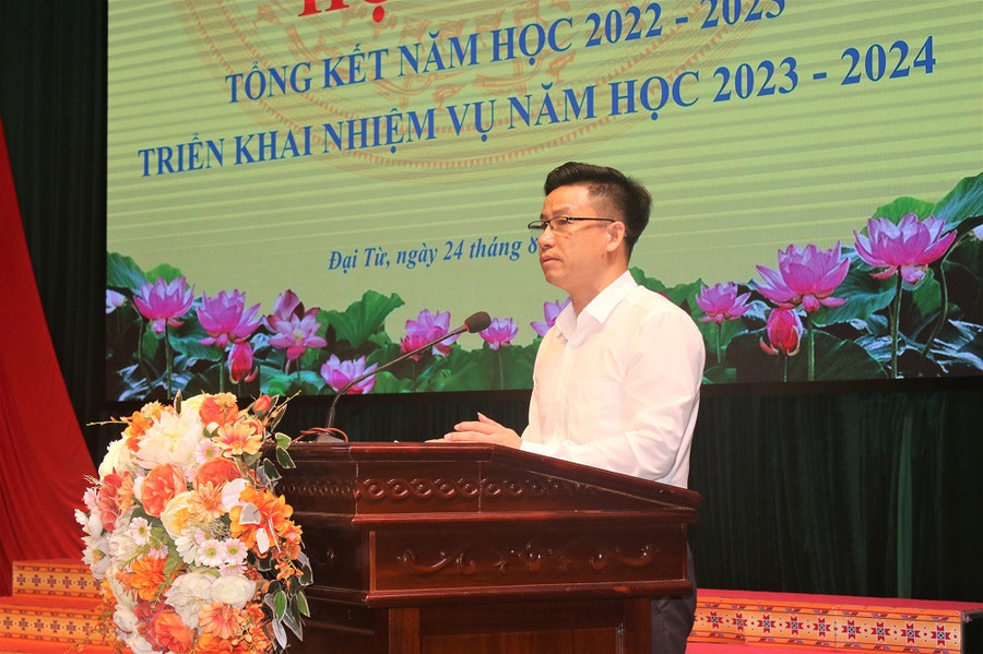 Ông Nguyễn Ngọc Hưng, Ủy viên BCH Đảng bộ, Trường phòng GD&amp;ĐT huyện Đại Từ phát biểu khai mạc Hội nghị.