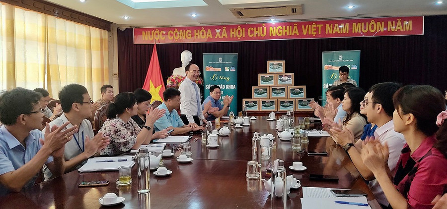 Đồng chí Nguyễn Đăng Bình, Chủ tịch UBND tỉnh Bắc Kạn cảm ơn sự quan tâm, ủng hộ của các đơn vị tài trợ. Đồng chí Nguyễn Đăng Bình, Chủ tịch UBND tỉnh Bắc Kạn cảm ơn sự quan tâm, ủng hộ của các đơn vị tài trợ.