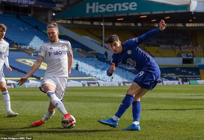 Chelsea bất phân thắng bại với Leeds.