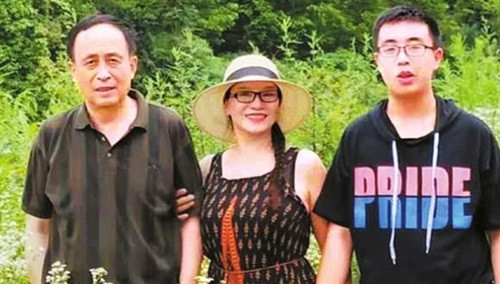 Bao Han là niềm tự hào của cha mẹ khi trở thành tân sinh viên. ẢNh: SMCP/