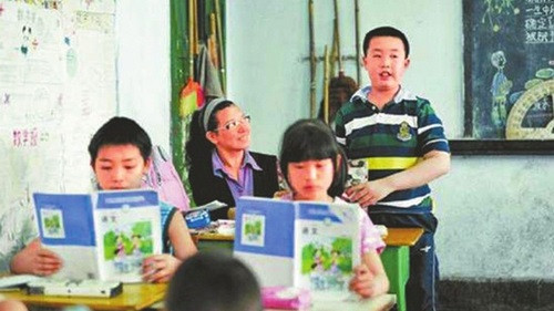 Chị Pang cùng con đến lớp hơn 10 năm để giúp con học tập, hòa nhập bạn bè. Ảnh: SMCP.