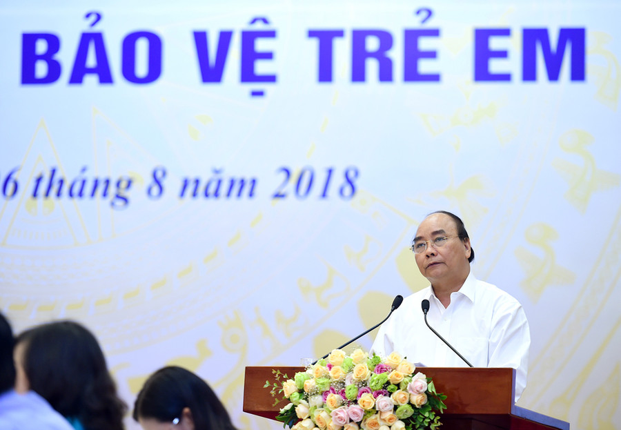 Thủ tướng nêu rõ, trẻ em phải là những người đầu tiên được hưởng thành quả phát triển kinh tế - xã hội