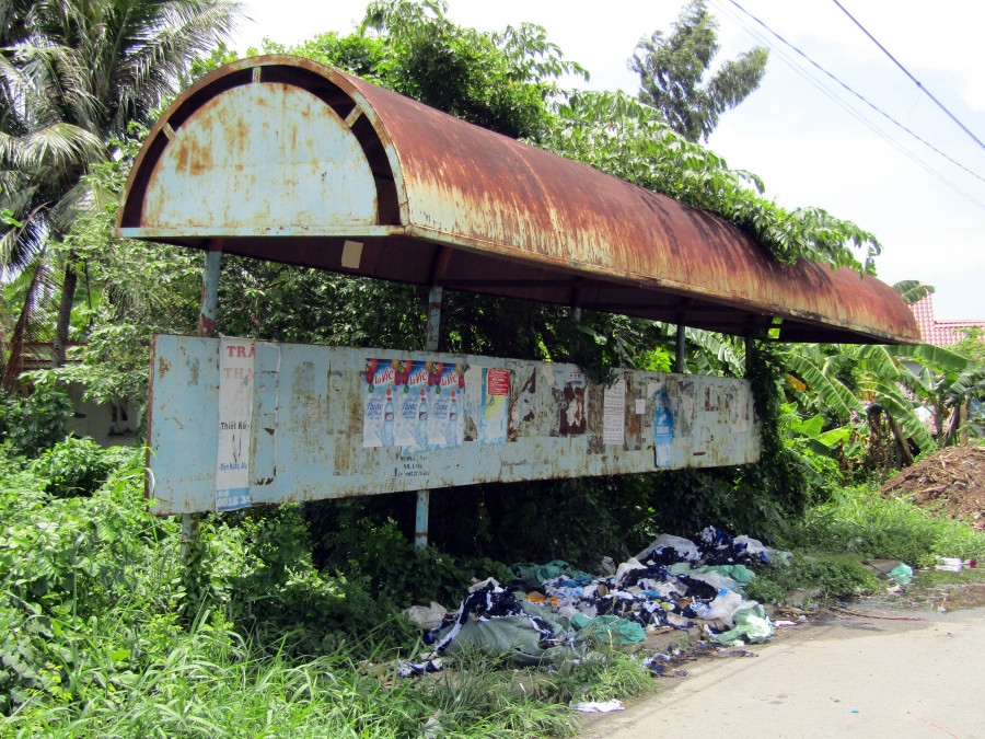 Cảnh nhếch nhác của trạm chờ (ảnh chụp ngày 3/8/2018) Cảnh nhếch nhác của trạm chờ (ảnh chụp ngày 3/8/2018)
