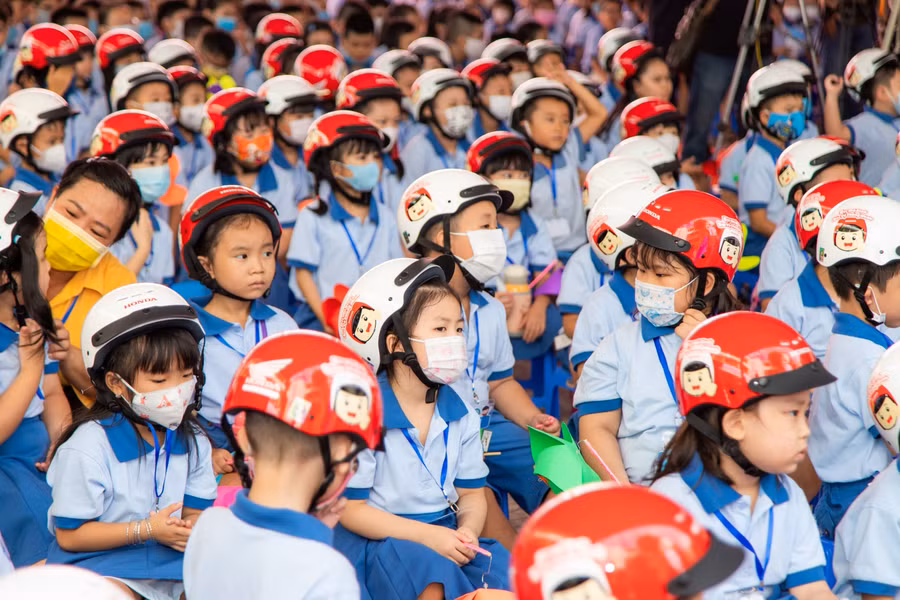 Tổng kết chương trình trao tặng mũ bảo hiểm cho học sinh lớp 1 "Giữ trọn ước mơ"