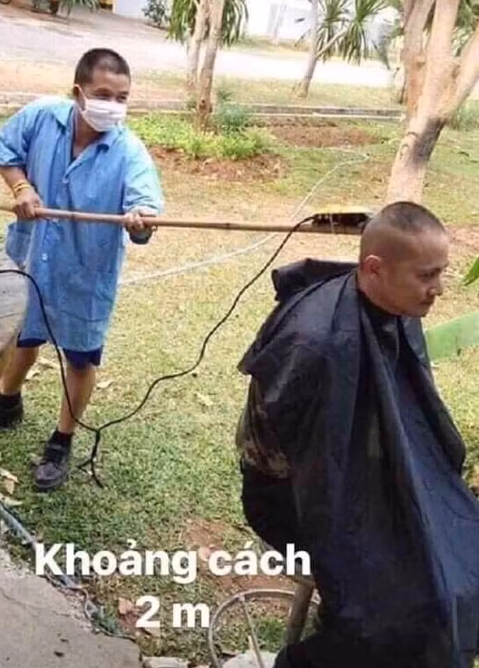 Cắt tóc thời Covid.