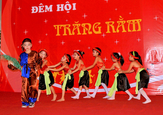 Sống lại ký ức tuổi thơ với ca khúc Tết Trung thu