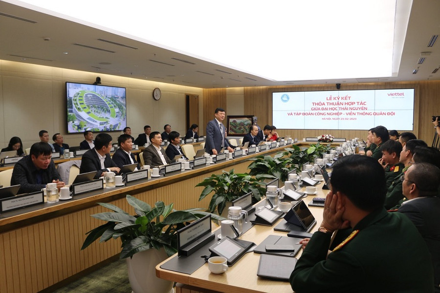 PGS.TS Hoàng Văn Hùng, Giám đốc Đại học Thái Nguyên phát biểu tại buổi lễ.