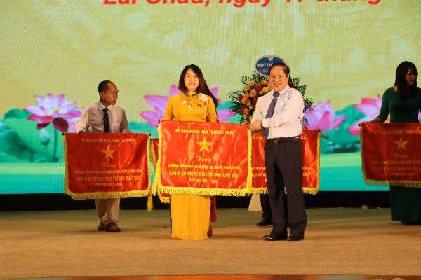 Tập thể có thành tích xuất sắc trong năm học 2021 – 2022 được UBND tỉnh tặng Cờ thi đua.