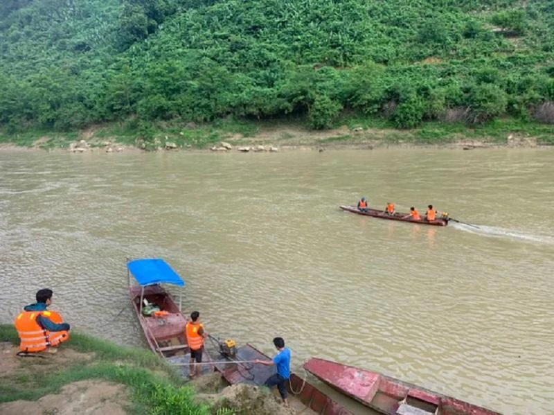 Lực lượng chức năng tìm thấy 5 thi thể sau 2 ngày tìm kiếm.