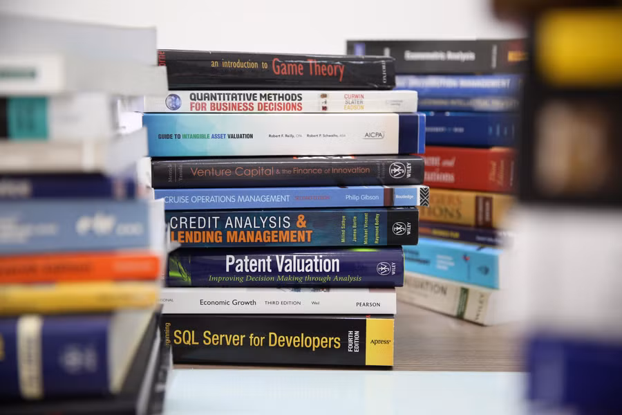 UEH - Cái nôi đào tạo nhà quản lý và doanh nhân thành đạt ảnh 2