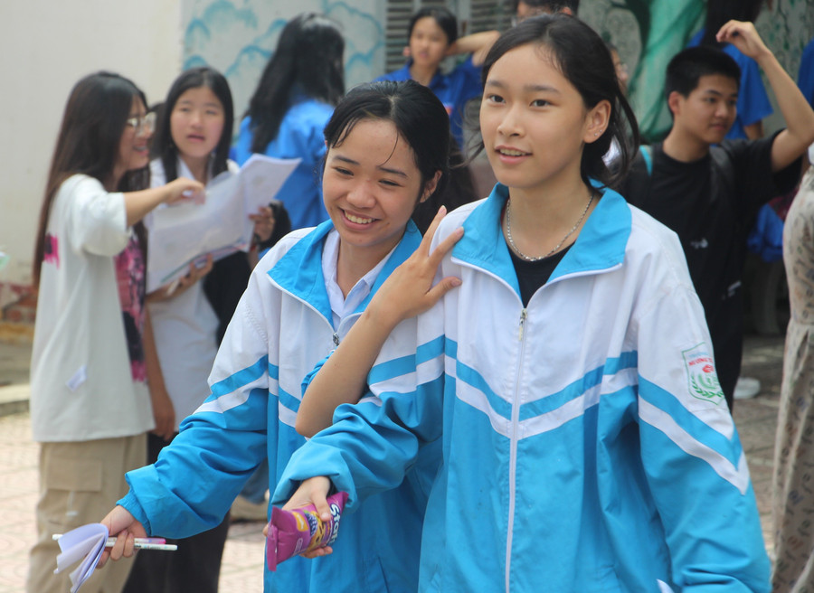 Phần lớn thí sinh đều nhận định đề thi vừa sức, sát với kiến thức ôn luyện. Phần lớn thí sinh đều nhận định đề thi vừa sức, sát với kiến thức ôn luyện.