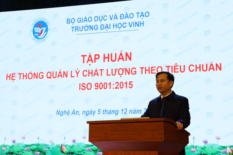 GS.TS. Nguyễn Huy Bằng - Hiệu trưởng Nhà trường phát biểu khai mạc tập huấn