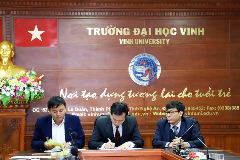 GS.TS. Nguyễn Huy Bằng - Hiệu trưởng Trường Đại học Vinh phát biểu