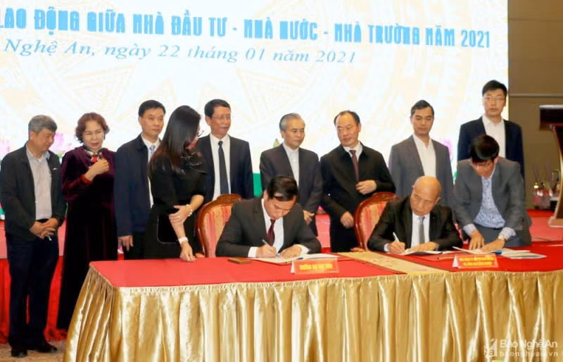 Trường Đại học Vinh ký kếtVăn Phong hợp tác với Công ty Công nghệ Everwin Precision