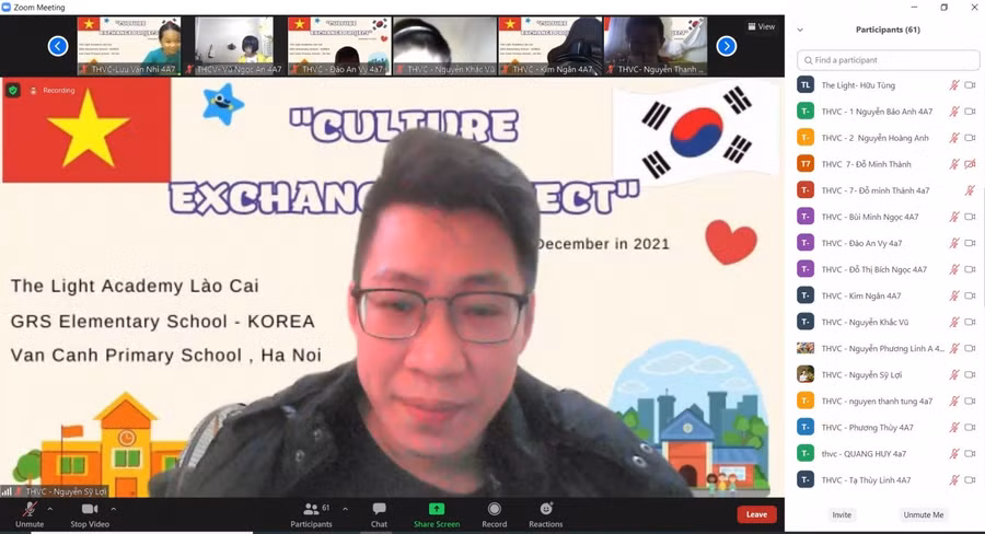 Thầy Nguyễn Sỹ Lợi luôn có nhiều cách làm sáng tạo trong giảng dạy nhằm tạo hứng thú cho học sinh bằng việc ứng dụng công nghệ thông tin.