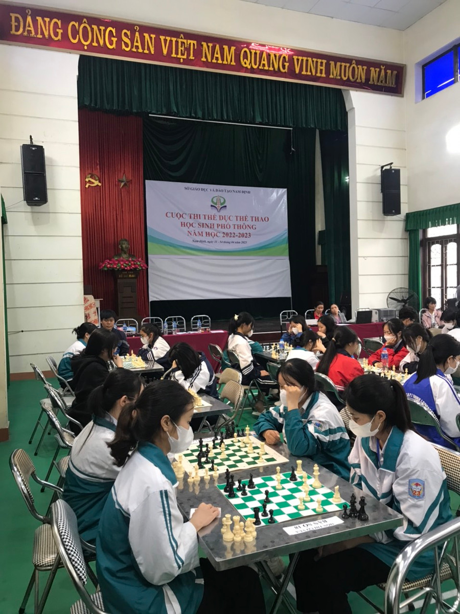 Cờ vua là bộ môn đòi hỏi tư duy và tính kiên trì của học sinh khi tham gia thi đấu. Cờ vua là bộ môn đòi hỏi tư duy và tính kiên trì của học sinh khi tham gia thi đấu.