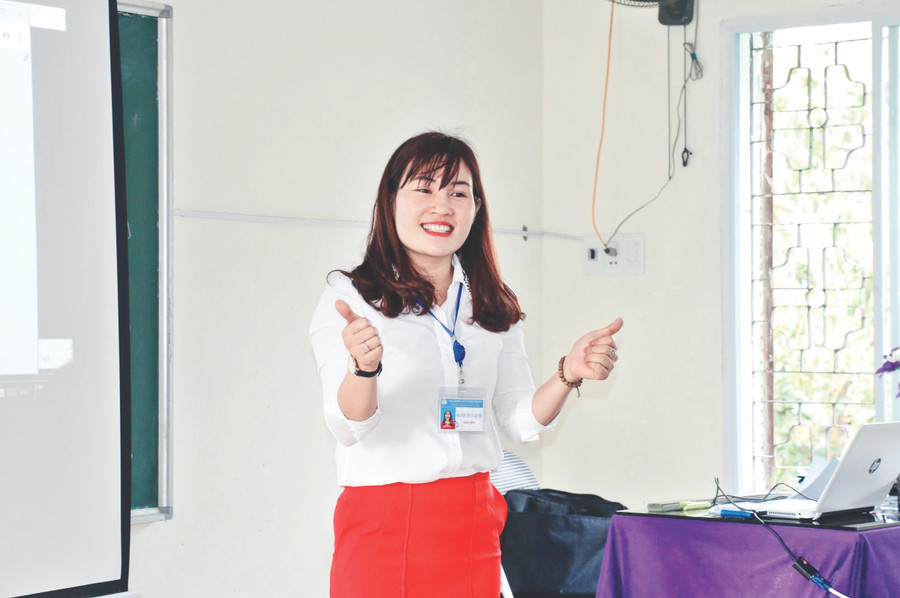 Cô Nguyễn Thị Tố Quyên - thủ khoa Hội thi GV dạy giỏi tỉnh Nghệ An bậc tiểu học 2018 - 2019. Ảnh: Hồ Lài