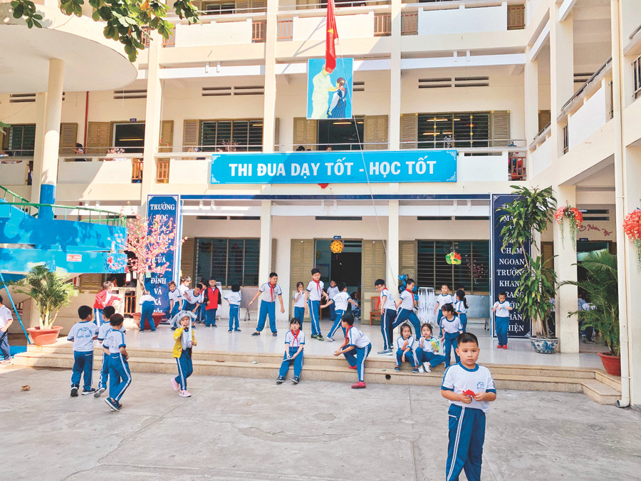 HS Trường Tiểu học Phước Hải 1 trong giờ ra chơi.	Ảnh: Mạnh Tuấn
