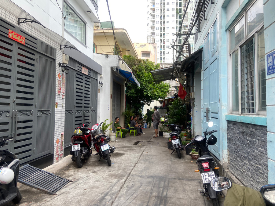 Công an phong tỏa hiện trường vụ cháy.