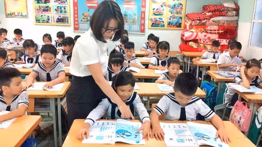 Học sinh tiểu học tỉnh Phú Thọ thích thú khi được học ngoại ngữ thông qua môn học Toán và KHTN