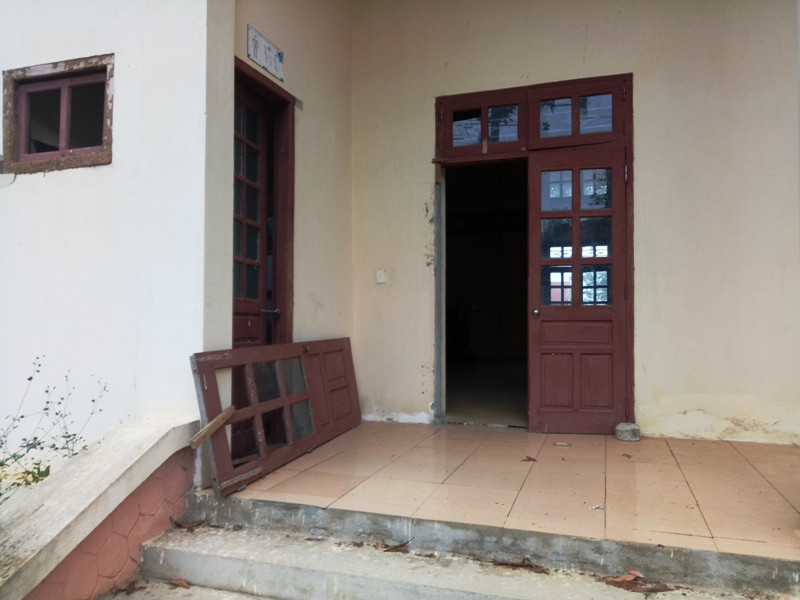 Công trình Hội trường của khu Trung tâm Làng Thanh niên sông Chàng đã xuống cấp. Công trình Hội trường của khu Trung tâm Làng Thanh niên sông Chàng đã xuống cấp.