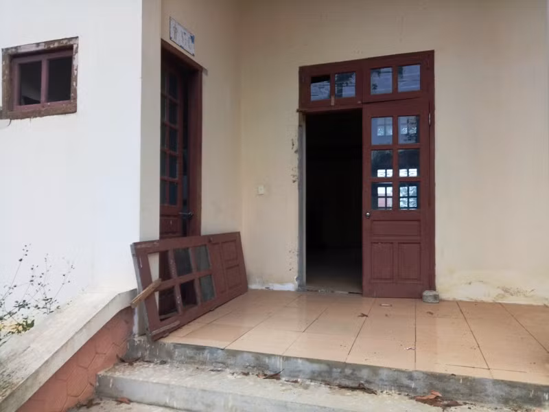 Công trình Hội trường của khu Trung tâm Làng Thanh niên sông Chàng đã xuống cấp.