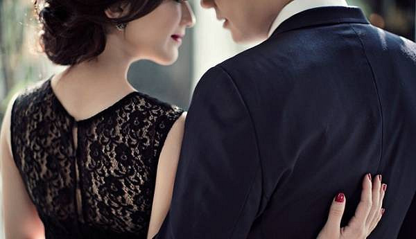 Để "cắm sừng" chồng, nữ giám đốc dùng trăm biến vạn hóa khiến thám tử "phục sát đất" hình ảnh 4 de "cam sung" chong, nu giam doc dung tram bien van hoa khien tham tu "phuc sat dat" hinh anh 4