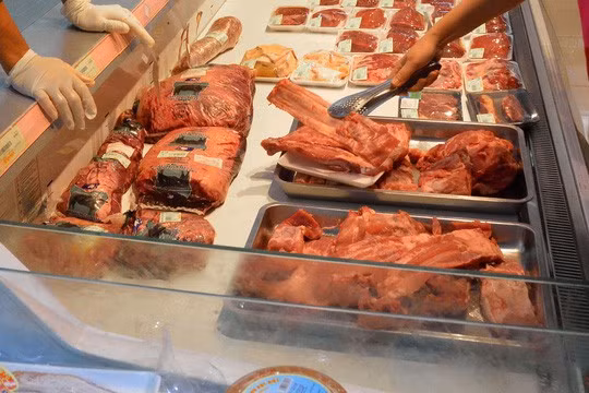 Mù mờ nguồn gốc thịt ngoại - Ảnh 1.