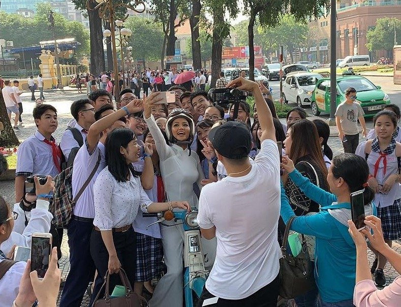 Sao Việt, Tin sao Việt, Tin tức sao Việt, Quyền Linh,Angela Phương Trinh, Trần Tiểu Vy, Thúy Ngân, Kỳ Duyên, Minh Tú