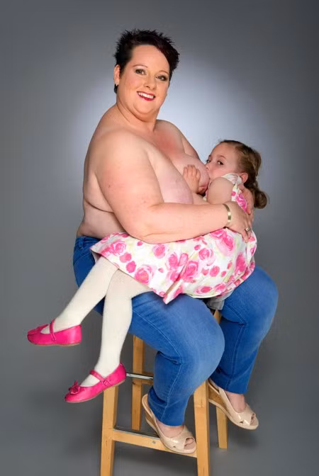 Sharon Spink đã cho con bú đến tận năm 9 tuổi