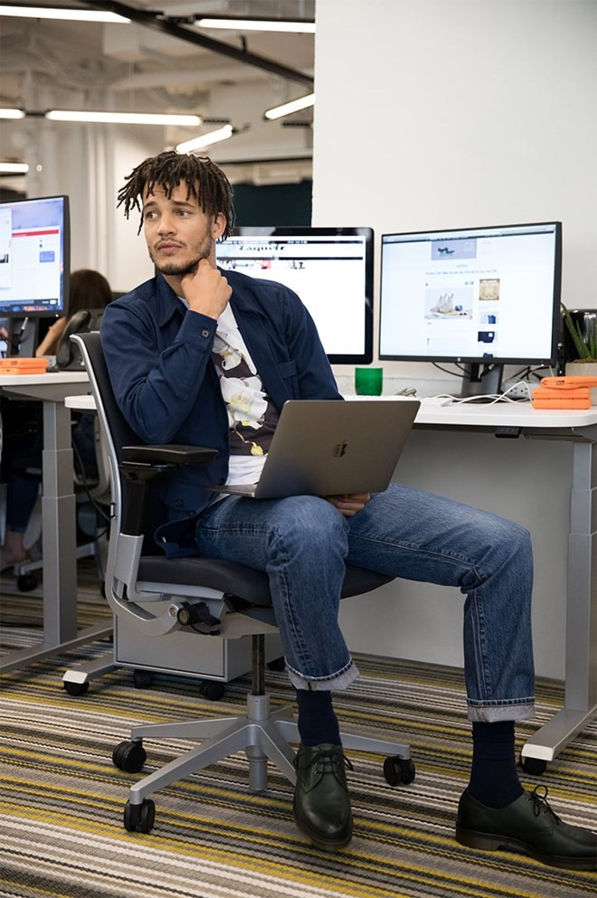 5 kiểu ăn mặc “chất lừ” chốn công sở cho quý ông năng động ảnh 1