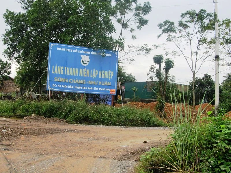 Làng Thanh niên lập nghiệp sông Chàng tọa lạc bên cạnh đường Hồ Chí Minh, xã Xuân Hòa, huyện Như Xuân, tỉnh Thanh Hóa.