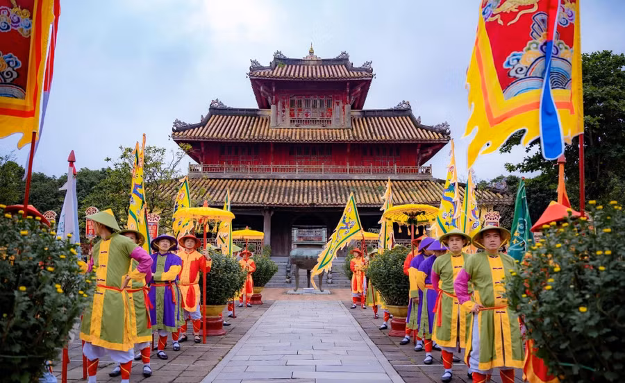 Huế tái hiện lễ rước ‘Dâng tiến Hương Xuân’