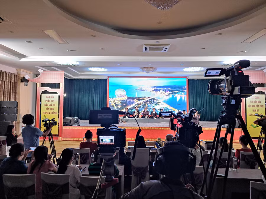 Liên hoan hát Xẩm mở rộng năm 2022 thu hút nhiều CLB Xẩm cả nước tham gia.